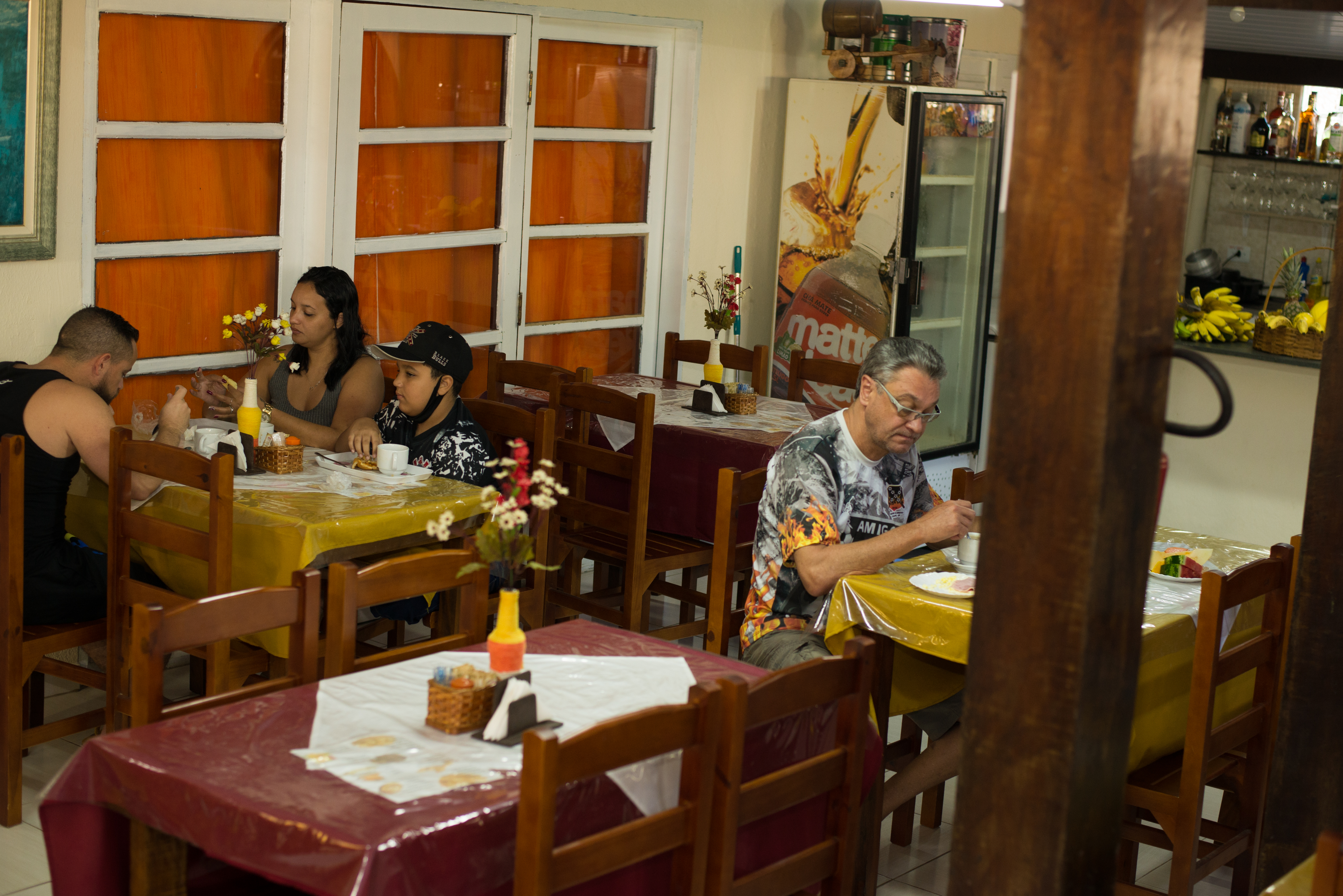 Restaurante e espaço de convivência da Pousada Viva Ubatuba